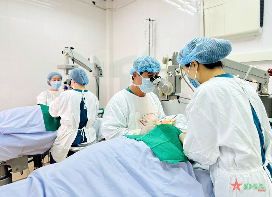 View - 	Military Hospital 175 provides free eye surgeries to Binh Phuoc people